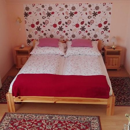 Marina-Buek Apartmanhaz Buitenkant foto