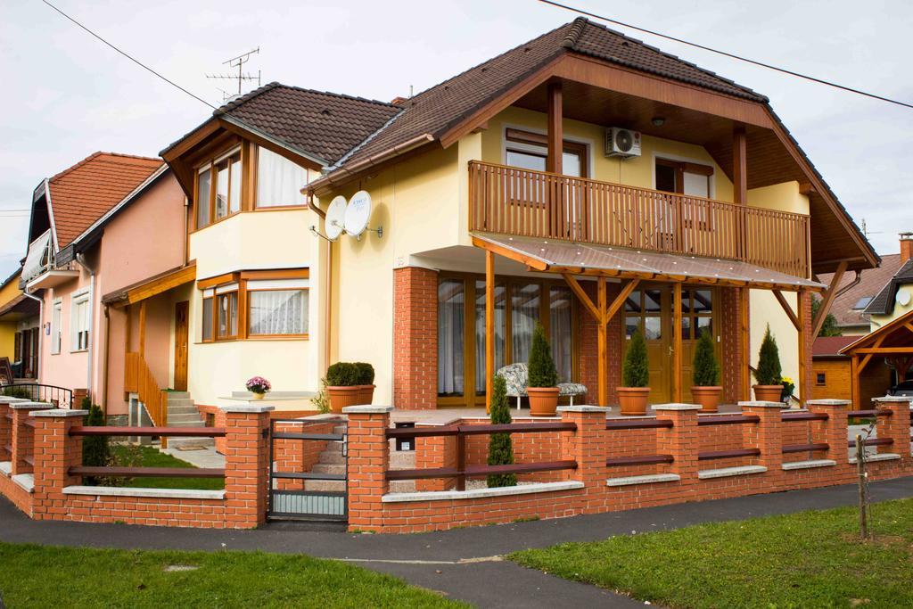 Marina-Buek Apartmanhaz Kamer foto