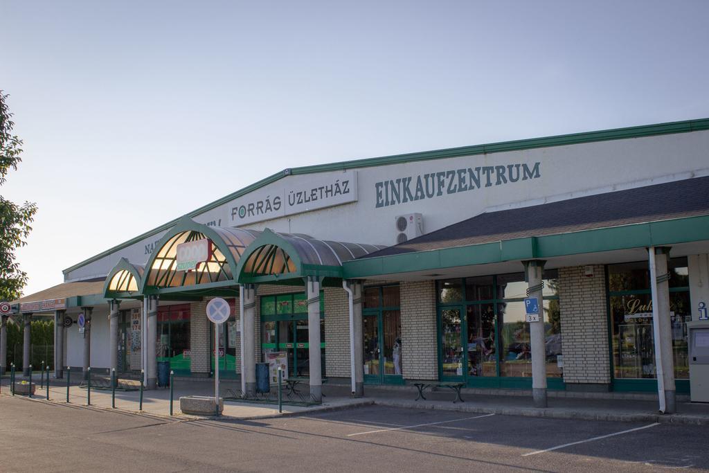 Marina-Buek Apartmanhaz Buitenkant foto