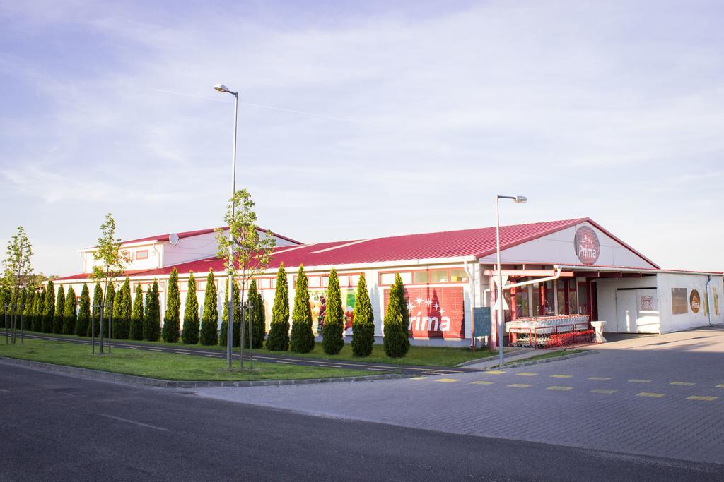 Marina-Buek Apartmanhaz Buitenkant foto