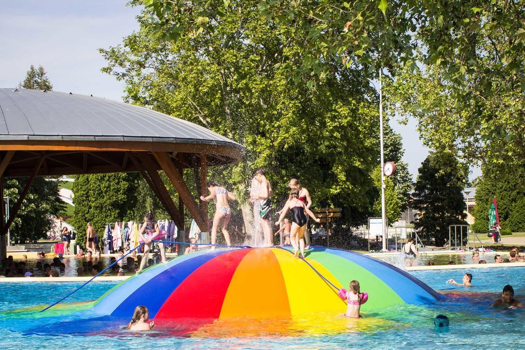 Marina-Buek Apartmanhaz Buitenkant foto