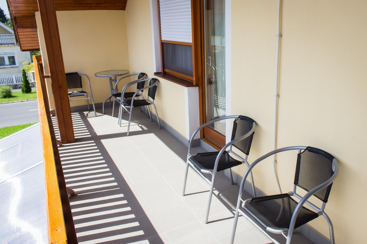 Marina-Buek Apartmanhaz Buitenkant foto