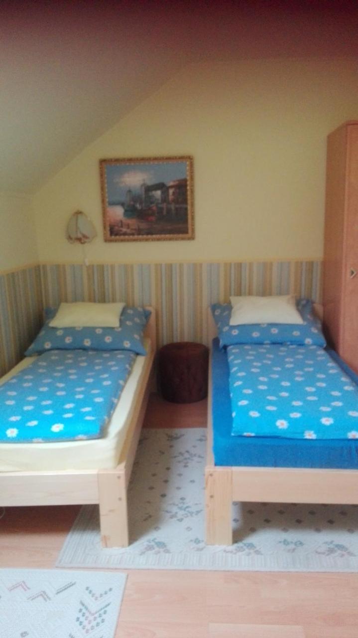Marina-Buek Apartmanhaz Buitenkant foto